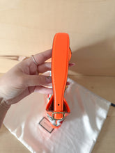 Carica l&#39;immagine nel visualizzatore di Gallery, Gucci Jackie 1961 Arancione Fluo
