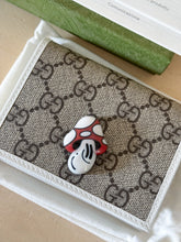 Carica l&#39;immagine nel visualizzatore di Gallery, Gucci Portafoglio Compact GG Supreme Limited Funghetto
