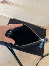 Carica l'immagine nel visualizzatore di Gallery, Fendi Mini Clutch Vitello Baltico Nera Con Tracolla

