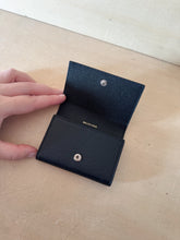 Carica l'immagine nel visualizzatore di Gallery, Balenciaga Portacarte Ville Accordion Nero
