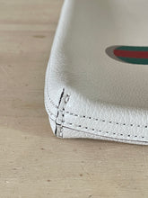 Carica l&#39;immagine nel visualizzatore di Gallery, Gucci Maxi Pochette Limited Edition
