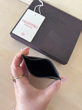 Carica l&#39;immagine nel visualizzatore di Gallery, Valentino Portacarte Mini Stud
