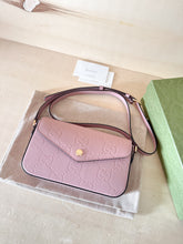 Carica l&#39;immagine nel visualizzatore di Gallery, Gucci Borsa Gilbert GG Jumbo Color Rosa Antico
