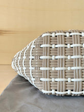 Carica l&#39;immagine nel visualizzatore di Gallery, Balenciaga Borsa Basket Bistro XS Bicolor
