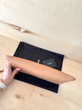 Carica l&#39;immagine nel visualizzatore di Gallery, Saint Laurent Clutch Rive Gauche
