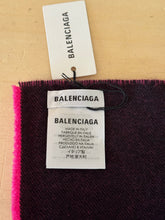Carica l&#39;immagine nel visualizzatore di Gallery, Balenciaga Sciarpa Magenta Scritta Logo
