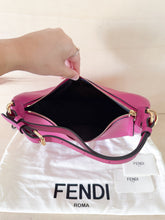 Carica l&#39;immagine nel visualizzatore di Gallery, Fendi Borsa Fendigraphy Small Color Magenta
