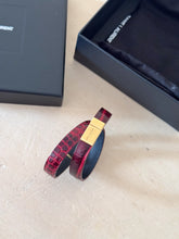 Carica l&#39;immagine nel visualizzatore di Gallery, Saint Laurent Bracciale Cassandre Logo Doppio Giro Stampa Cocco
