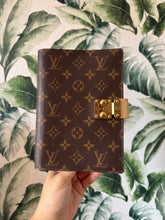 Carica l'immagine nel visualizzatore di Gallery, Louis Vuitton Cover Agenda Paul MM
