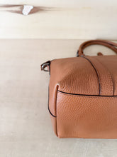 Carica l&#39;immagine nel visualizzatore di Gallery, Gucci Borsa Dome Media Color Cammello
