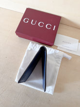 Carica l'immagine nel visualizzatore di Gallery, Gucci Portafoglio Uomo GG Jumbo Blu
