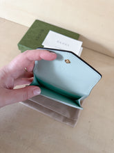 Carica l'immagine nel visualizzatore di Gallery, Gucci Portacarte Gilbert GG Turchese
