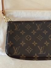 Carica l&#39;immagine nel visualizzatore di Gallery, Louis Vuitton Borsa Pochette Accessoires NM
