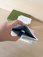 Carica l&#39;immagine nel visualizzatore di Gallery, Gucci Portafoglio Compact GG Supreme Limited Funghetto
