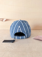 Carica l'immagine nel visualizzatore di Gallery, Miu Miu Cappello Da Baseball In Denim Righe Blu &amp; Bianche Scritta Ricamata
