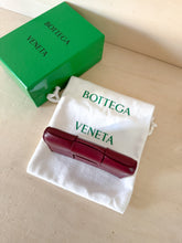 Carica l&#39;immagine nel visualizzatore di Gallery, Bottega Veneta Portacarte Cassette Barolo
