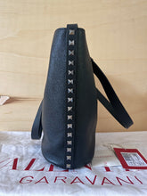 Carica l'immagine nel visualizzatore di Gallery, Valentino Borsa Shopping Piccola Rockstud In Vitello Granato
