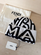 Carica l&#39;immagine nel visualizzatore di Gallery, Fendi Cappellino Limited Marc Jacobs Bianco &amp; Nero

