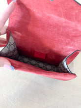 Carica l&#39;immagine nel visualizzatore di Gallery, Gucci Mini Dionysus Verticale GG Supreme Rossa
