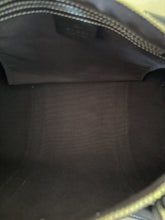 Carica l&#39;immagine nel visualizzatore di Gallery, Gucci Bauletto Small Joy GG Supreme
