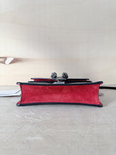 Carica l&#39;immagine nel visualizzatore di Gallery, Gucci Mini Dionysus Verticale GG Supreme Rossa
