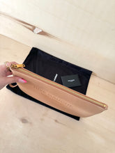 Carica l&#39;immagine nel visualizzatore di Gallery, Saint Laurent Clutch Rive Gauche
