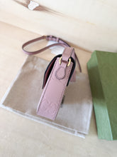 Carica l&#39;immagine nel visualizzatore di Gallery, Gucci Borsa Gilbert GG Jumbo Color Rosa Antico
