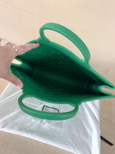 Carica l'immagine nel visualizzatore di Gallery, Gucci Tote Bag In Gomma Verde
