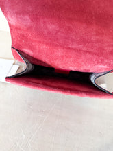 Carica l&#39;immagine nel visualizzatore di Gallery, Gucci Mini Dionysus Verticale GG Supreme Rossa
