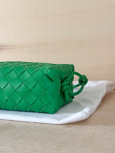 Carica l'immagine nel visualizzatore di Gallery, Bottega Veneta Borsa Mini Loop Color Parakeet
