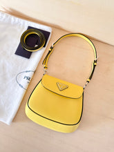 Carica l&#39;immagine nel visualizzatore di Gallery, Prada Borsa Mini Cleo Gialla
