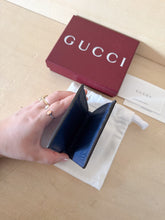 Carica l'immagine nel visualizzatore di Gallery, Gucci Portafoglio Uomo GG Jumbo Blu
