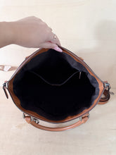 Carica l&#39;immagine nel visualizzatore di Gallery, Gucci Borsa Dome Media Color Cammello
