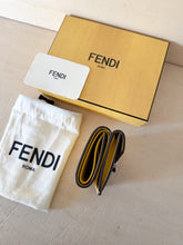 Carica l'immagine nel visualizzatore di Gallery, Fendi Portafoglio Compact FF Round Bicolor
