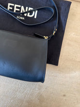 Carica l'immagine nel visualizzatore di Gallery, Fendi Mini Clutch Vitello Baltico Nera Con Tracolla
