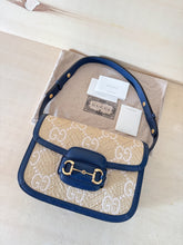 Carica l&#39;immagine nel visualizzatore di Gallery, Gucci Horsebit 1955 Media Rafia &amp; Pelle
