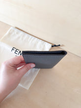Carica l'immagine nel visualizzatore di Gallery, Fendi Porta Passaporto Pelle Martellata Antracite
