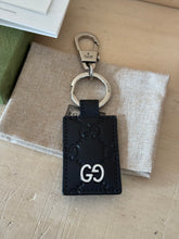 Carica l'immagine nel visualizzatore di Gallery, Gucci Portachiavi GG Signature Dorian
