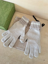 Carica l'immagine nel visualizzatore di Gallery, Gucci Guanti Cashmere Beige
