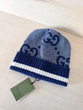 Carica l&#39;immagine nel visualizzatore di Gallery, Gucci Cappellino Cashmere GG Jumbo Blu &amp; Bianco
