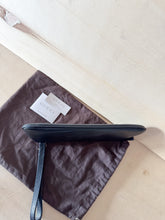 Carica l&#39;immagine nel visualizzatore di Gallery, Gucci Swing Pochette Nera
