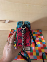 Carica l'immagine nel visualizzatore di Gallery, Gucci Marmont Camera Bag Sall Limited Edition Off The Grid
