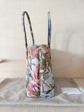 Carica l&#39;immagine nel visualizzatore di Gallery, Gucci Shopper Tote Small GG Supreme Flora
