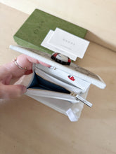 Carica l&#39;immagine nel visualizzatore di Gallery, Gucci Portafoglio Compact GG Supreme Limited Funghetto
