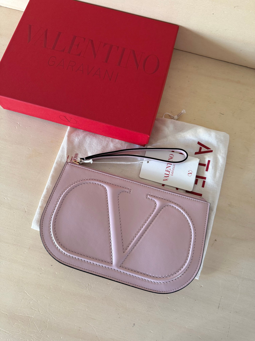 Valentino Pochette V Logo
