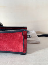 Carica l&#39;immagine nel visualizzatore di Gallery, Gucci Mini Dionysus Verticale GG Supreme Rossa
