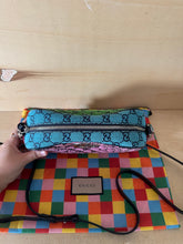 Carica l'immagine nel visualizzatore di Gallery, Gucci Marmont Camera Bag Sall Limited Edition Off The Grid
