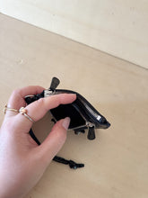 Carica l&#39;immagine nel visualizzatore di Gallery, Balenciaga Portamonete Le Cagole Nero
