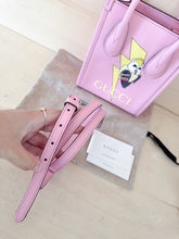 Carica l&#39;immagine nel visualizzatore di Gallery, Gucci Borsa Mini Verticale Rosa Limited Bananya

