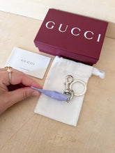 Carica l'immagine nel visualizzatore di Gallery, Gucci Portachiavi Delfino Lilla

